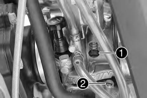 16 VYLADĚNÍ MOTORU 88 16.4 Nastavení volnoběhu na karburátoru x L00927-10 Regulační šroub pro volnoběžný vzduch2zašroubujte až na doraz a natočte na předepsané základní nastavení.