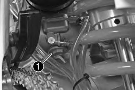 16 VYLADĚNÍ MOTORU 89 16.5 Vyprázdnění plovákové komory karburátoru x Nebezpečí Nebezpečí požáru Palivo je snadno vznětlivé. Nedoplňujte palivo do vozidla v blízkosti otevřeného ohně resp.