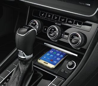 VÝHODY DIGITÁLNÍHO PROSTŘEDÍ 27 26 COLUMBUS Nový infotainment Columbus 9,2" s navigačním systémem nabízí dva způsoby ovládání.