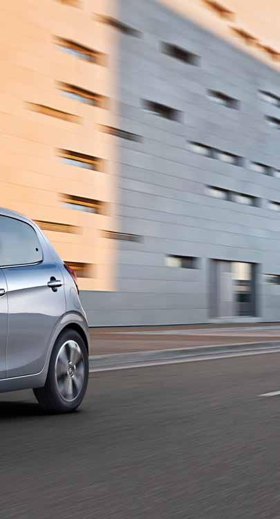 NEODOLATELNÝ DESIGN OPTIMISTICKÝ A ŽIVÝ CITROËN C1 prokličkuje ulicemi s šarmem a lehkostí sobě vlastní! Městský vůz s 3 nebo 5 dveřmi či se stahovací střechou «Airscape» má jiskru a žádné zábrany.