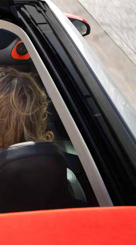 UŽITEČNÉ TECHNOLOGIE POHODOVÉ ŘÍZENÍ CITROËN C1 je vybavený technologiemi, které vám maximálně zjednoduší život za volantem: v základní výbavě vozu najdete šest