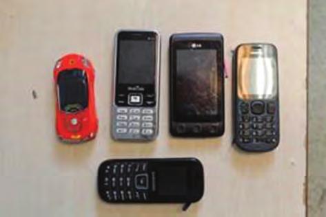 Odsouzení mají možnost být telefonicky ve spojení se svými blízkými, rodinami, přáteli apod.