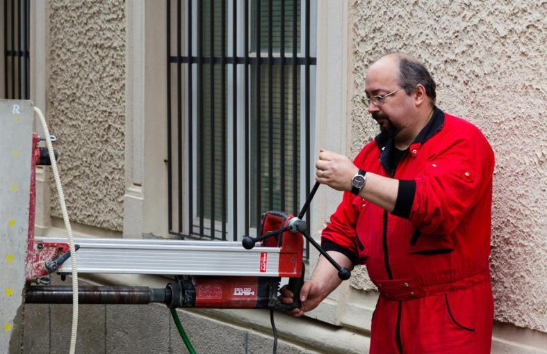 VŠEOBECNÝ PŘEHLED DIAGNOSTICKÝCH METOD mrazuvzdornost betonu pro určený počet zmrazovacích cyklů odolnost betonu proti působení vody a chemických rozmrazovacích látek nasákavost staviva jako ukazatel