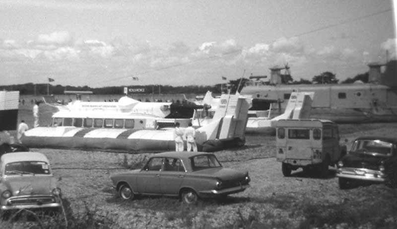 N5, vyrobený pod označením SR.N6 (Obr.7). [1] Obr. 7: SR.N6 [Zdroj]: www.bartiesworld.co.uk/hovercraft/srn/lsrn6.jpg Roku 1969 vznášedlo poprvé dosáhlo spolehlivosti až 95%. Jednalo se o typ SR.