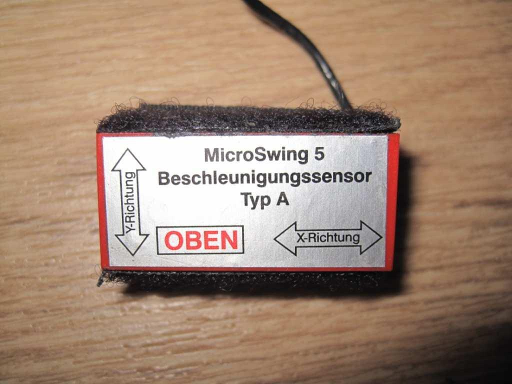 akcelerometr byl na okraji přístroje v místě s největším rozkmitem.