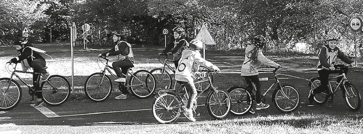 školy Čtvrt áci usilovali o průkaz cyklisty Vybraní žáci druhého stupně se 3. 10. zúčastnili turnaje v malé kopané v Sedlčanech. Do turnaje byly spolu s námi zapojeny další čtyři školy - 1.