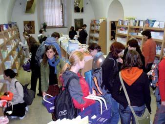 Pravidelná spolupráce v dodavatelsko-odběratelských vztazích je realizována přibližně se 160 institucemi.