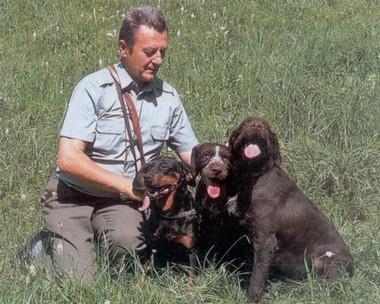 Ing. Jaromír Dostál, DrSc. Narodil se 14. února 1940 v Senici na Hané. Po absolvování vysoké školy však od r. 1964 žil na Mělnicku a od r. 1980 pobýval s rodinou v Liběchově.