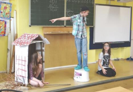 2017 mezi žáky proběhla beseda na téma Šikana s panem Bc. Tomášem Veličkou, který v naší škole již na toto téma měl besedu s rodiči žáků.
