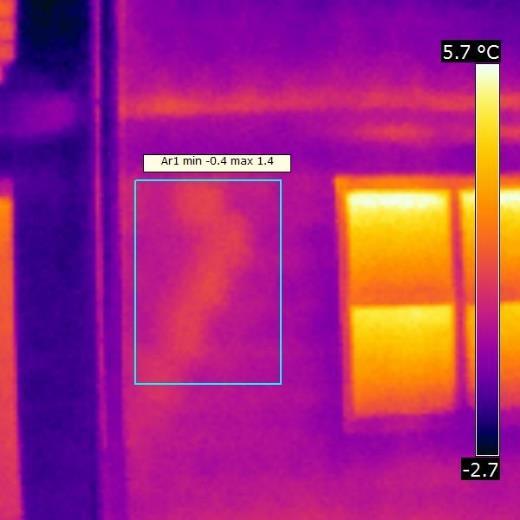 Exteriérový snímek západní fasáda, vedle vstupu Datum snímku: 6.2.