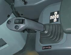 Třetí vlastností systému EPC je poloautomatická funkce při nabírání materiálu do lopaty, která velmi usnadňuje její naplnění.