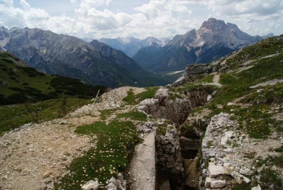 postupem času životu nebezpečným. Proto se jim raději vyhýbali raději i zkušení alpinisté.