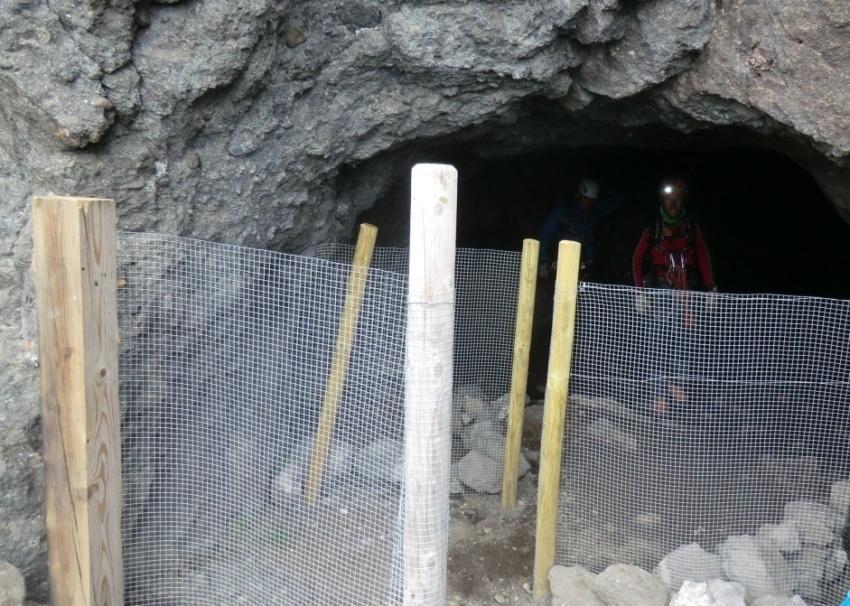 Tak vzniká i nejznámější evropská zajištěná cesta Via delle Bochette. Je považována za jednu z nejhezčích svého druhu. Trasa provádí lezce kolem středové části hlavního hřebene Brenta.