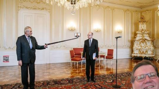 Děkuji, Lucie!. (Statečná mladá Češka ukazuje, jak čelit nenávisti a bránit se demagogům. Děkuji, Lucie! ). Vzápětí se na Facebooku objevila stránka vyzívající k lynči skautky. (Foto převzato z www.