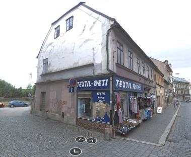 Byla zahájena rekonstrukce domu. (Foto mapy Seznam.cz) Pelešany hřbitovní zeď Od května do srpna byla v první etapě opravována hřbitovní zeď na hřbitově v Pelešanech.