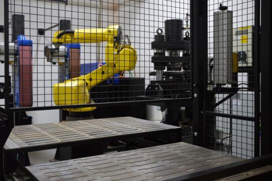 Robotické pracoviště Fanuc 2013 Robotické pracoviště Fanuc 2015 Začátkem roku 2016 se Pinie