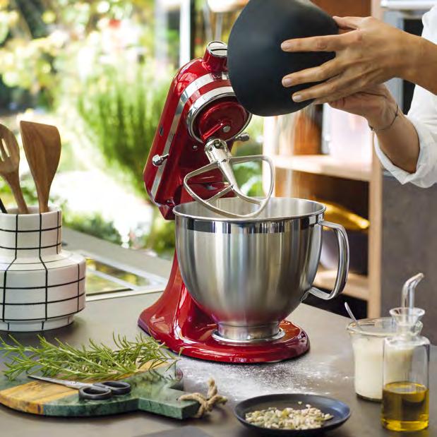 ARTISAN BAKING Pieczenie Pečení Pečenje Pečenie אפיה Whatever you re creating, our iconic Stand Mixers and their extensive range of attachments and accessories will inspire you throughout your