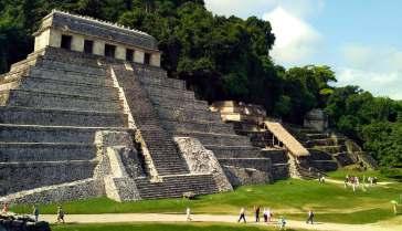 Mexiko - Velký okruh MEXIKO - VELKÝ OKRUH Palenque Campeche 8. den: PALENQUE - CAMPECHE Hluboko v džungli státu Chiapas se ukrývají pozůstatky dávného mayského města PALENQUE.