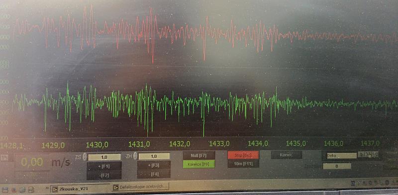 V rámci naší praxe jsme se setkali také s lany, jež se při vizuální prohlídce dle ČSN ISO 4309 jevila v pořádku, avšak vzhledem k jejich stáří jsme se rozhodli pro provedení nedestruktivní