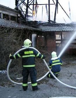 Plán práce JSDHO Chaloupky pro rok 2012 Velitel JSDH Milan Pekárek informuje členy jednotky o plánu cvičení na rok 2012.