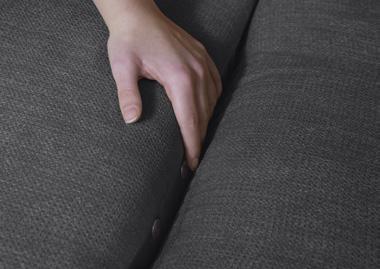 2x Touch-Button (na levé straně sedáku) Nastavte podhlavník do požadované pozice. Spouštěcí knoflík se aktivuje dotykem.