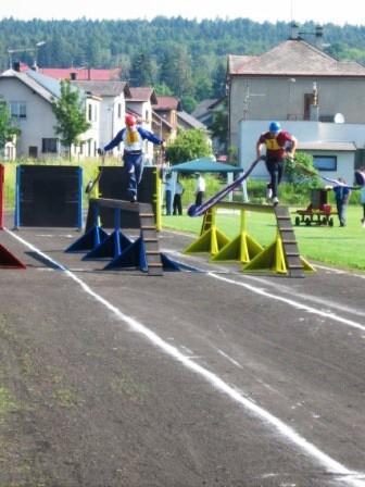 Hadice Bariéra Kladina Obr. 2 zobrazení běhu na 100 m jednotlivců Zdroj: http://www.hasicihavlovice.cz/fotoalbum/rok-2007/dvur-kralove-nad-labem-2007 [2016-05-03] 3.5.1.4.