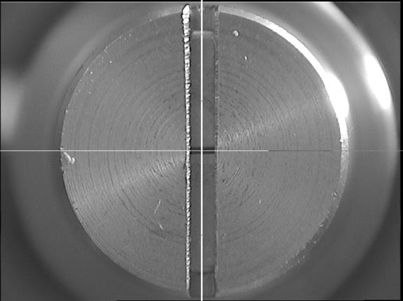 (Obrázek 6.5). Pro polohování vzorků při měření na difraktometru bylo využito triangulačního laserového zaměřování s přesností určení polohy povrchu vůči zdroji laserového svazku 5 µm. Obrázek 6.