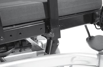 OPĚRKY RUKOU! Pozor: Opěrky rukou [1] nepoužívejte ke zvedání či přenášení elektrického vozíku. Nejezděte bez opěrek rukou!