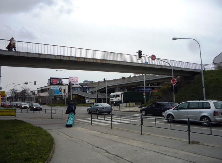 Autobusové nádraží má celkem čtyřicet pět odjezdových zastávek rozmístěných na devíti krytých podélných nástupištích.