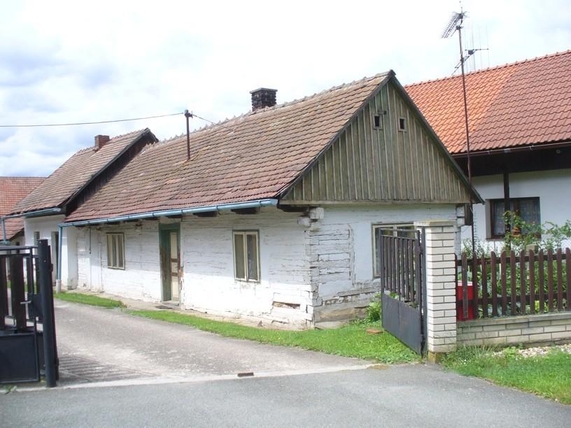 Domek číslo popisné 95 Také tento dům už nemá původní podobu i když byla snaha ji zachovat. Nejvíc asi ztratil po vyhoření roku 1919.