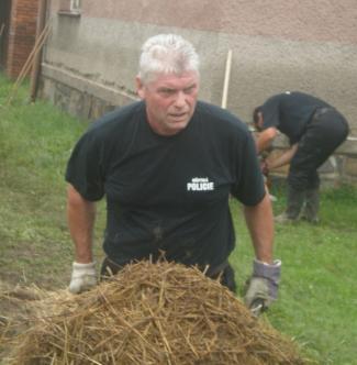 října 2009 útočištěm čtyř mladíků, kteří na hřišti v době školního vyučování ničili zařízení hřiště, popíjeli alkohol a