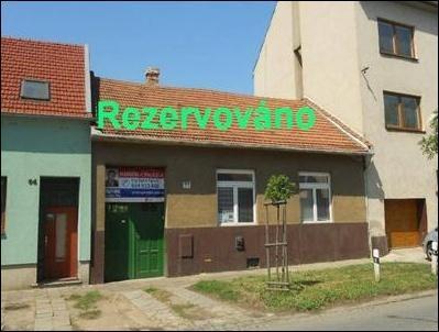 Nemovitost se nachází na adrese Kšírova 291/62, na parcelách p. č. 458 (zastavěná plocha a nádvoří) a p. č. 457 (zahrada).