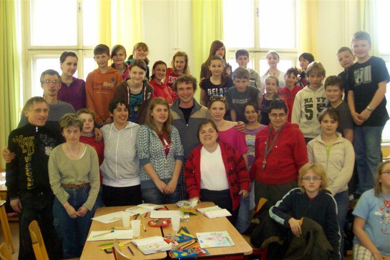 Sekunda První ročník na gymnáziu jsem hravě zvládl. Na vysvědčení jsem měl dvě dvojky, které mě velmi mrzely. Druhý ročník v sobě skrýval značné změny, které ovlivňovaly řadu dalších let.