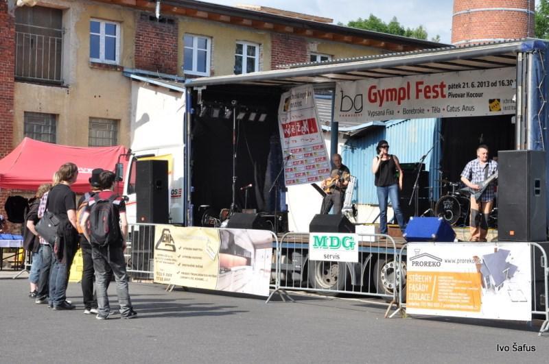 Aby toho nebylo málo, tak odešla i Maruška Dítětová, Šimon Ježek a Zbynďa Ticháček. V prváku je ale nahradili jiní spolužáci.