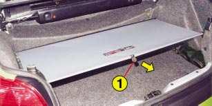 Zavření střechy Ve stojícím vozidle se zataženou ruční brzdou otočte klíč ve spínací skřínce do polohy M.