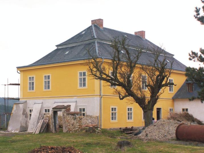 ...pokraèování ze strany 2 foto z dubna 2014 - zdroj: http://www.znicenekostely.