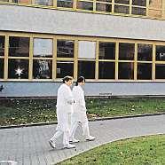 vašeho stávajícího vozu ve výši 10000 Kč.Přijďte se na vlastní oči přesvědčit kautorizovanýmpartnerům ŠKODAnebo si objednejte testovací jízdu na Infolince ŠKODA, tel.:800 600000.