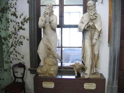 ), lipové dřevo, konec 17. století, b) Sv.