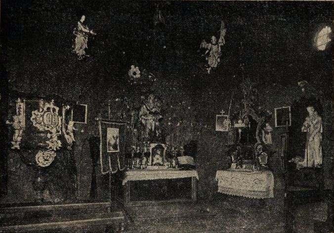 45. Kaple sv. Máří Magdalény na Skalce, Mníšek pod Brdy, Kryštof Dientzenhofer, 1692 1693, pohled na hlavní oltář, kazatelnu, oltář sv. Františka z Assisi a sochu sv.