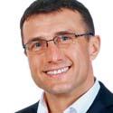 Pokud člověk dokáže přijmout fakt, že jeho názor nemusí nutně být ten nejlepší, dokáže ostatním naslouchat a uznat jejich argumenty. Autokratické řízení společností je passé.