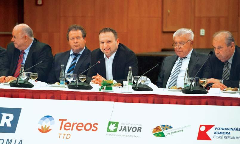(Weil, Gotshal & Manges), Andrzej Modrzejewski (Unipetrol), Eva Trotter (PEM Invest), Karel Muzikář (Comenius) Karel Muzikář (Comenius), Eva Gottvaldová (Ministerstvo