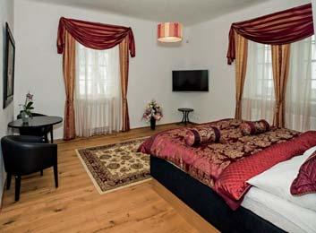 Hotel se nachází pouhých 38 km od Prahy, v malebné vesničce Dlouhá
