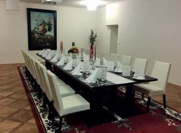 zámku nebo v zámecké Konírně, kde se nachází i restaurace s letní