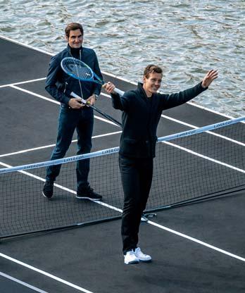 Pouhých několik desítek centimetrů nad hladinou Vltavy si v rámci exhibičního tenisového klání pinkala česká tenisová jednička Tomáš Berdych se švýcarskou tenisovou ikonou Rogerem Federerem.