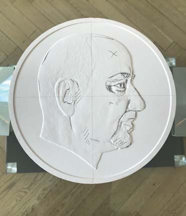 Podobně je tomu také u celých figur rozkládaných do plochy a řazených tak, aby se v reliéfním provedení optimálně uplatnily.