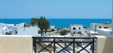> Santorini Kamari > Cenový tip Letovisko: Kamari Stravování: bez stravy, večeře za příplatek Večeře: servírované výběr z menu v blízké taverně, za příplatek Poloha: nově postavený