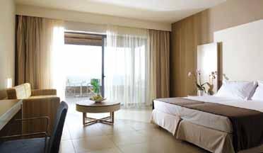 pláži zdarma oblíbený hotel Rezervujte na www.firotour.cz/kim289 oběd (12.30 14.30 hod.) a večeře (19.00 21.