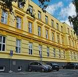 století předvánoční čas věnovali půstu, rozjímání, ale také celé řadě lidových zvyků. Advent znamenal zklidnění. Platil zákaz veškerých zábav, tance azpě- vu.