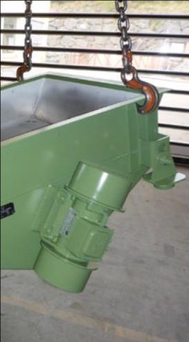 tabulka W Trough with flat bottom W Two unbalanced motors mounted outside, below the trough W Trough material S235JRC (St 37) W Trough dimensions according to table Provedení na přání Special models