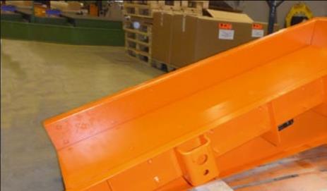 Rozsah dodávky Scope of supply Základní sestava Standard model W Dopravní žlab s plochým W Elektromagnetický pohon umístěný pod žlabem W Materiál žlabu S235JRC (St 37) W Rozměry žlabových podavačů